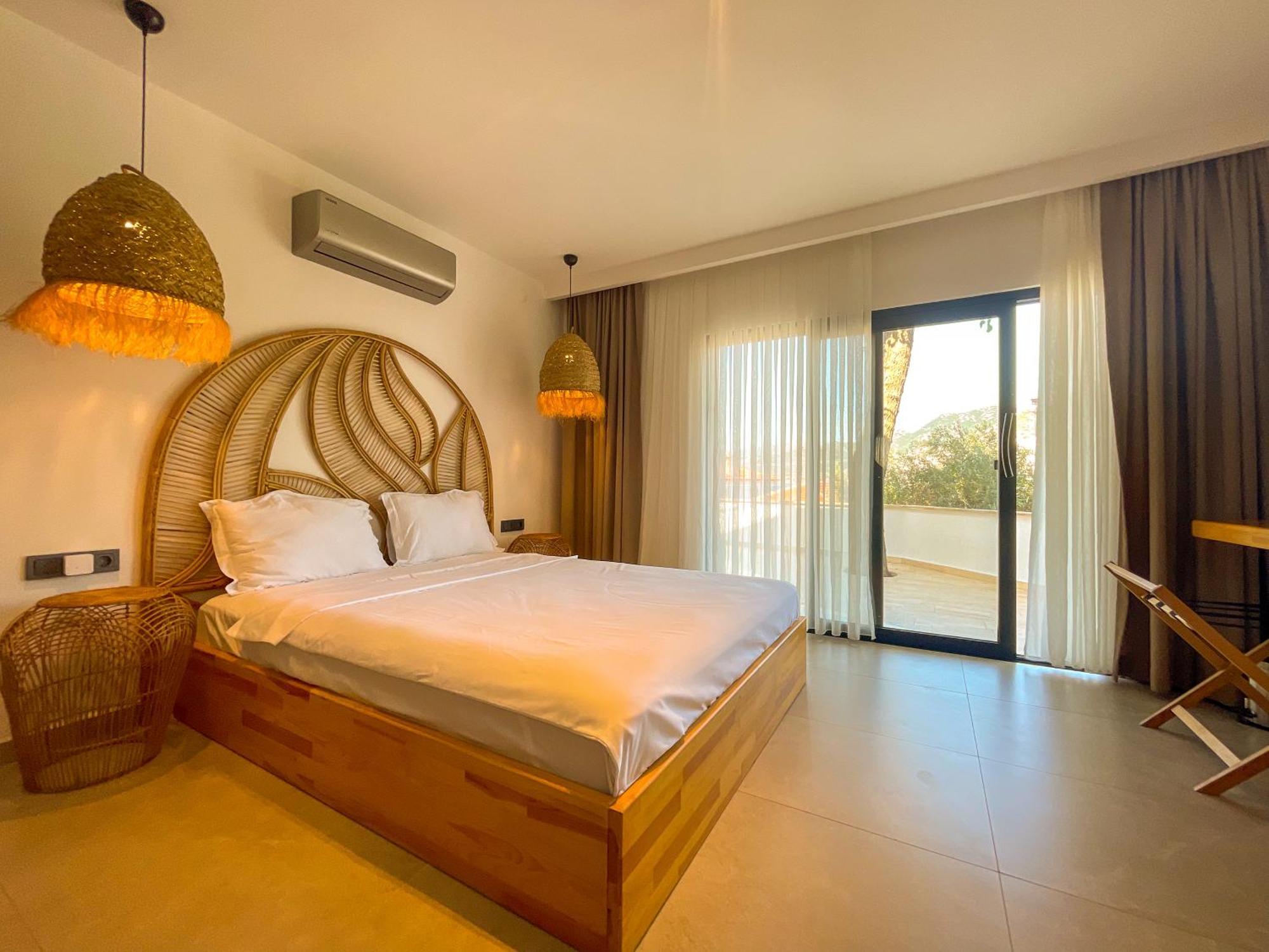 Max Mirage Selimiye
